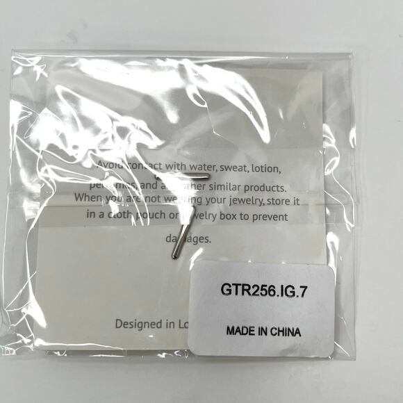 Ettika Fashion Jewelry Gold Ring with Square Rhinestone GTR256 NWT Size 7 - Picture 4 of 4